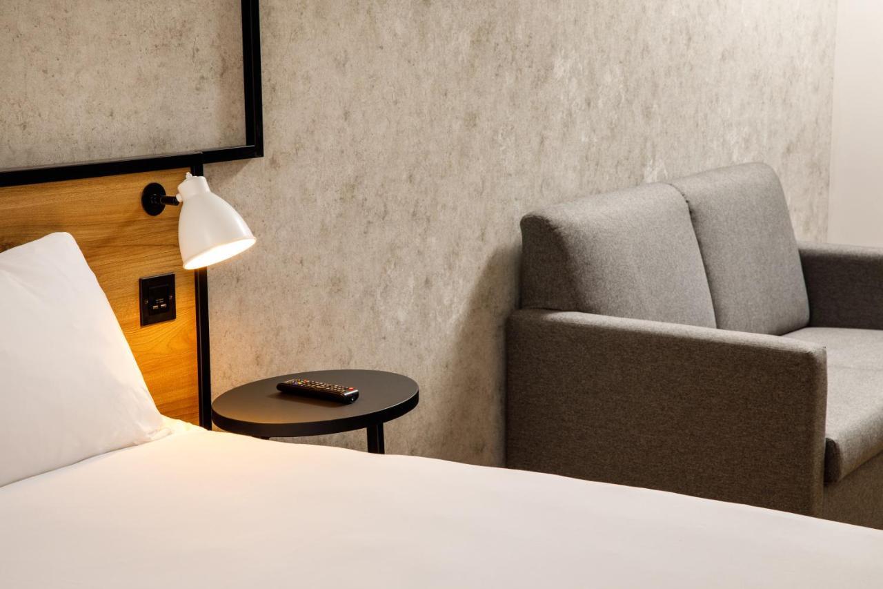 Ibis London Heathrow Terminal 5 Hotel Hillingdon Exterior photo
