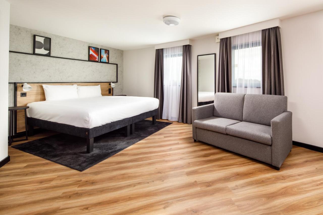 Ibis London Heathrow Terminal 5 Hotel Hillingdon Exterior photo