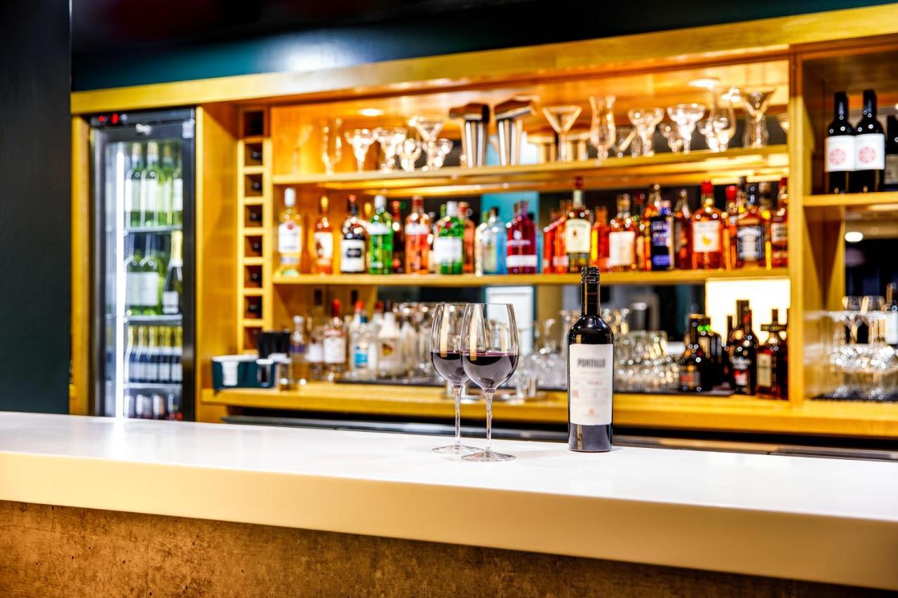 Ibis London Heathrow Terminal 5 Hotel Hillingdon Exterior photo