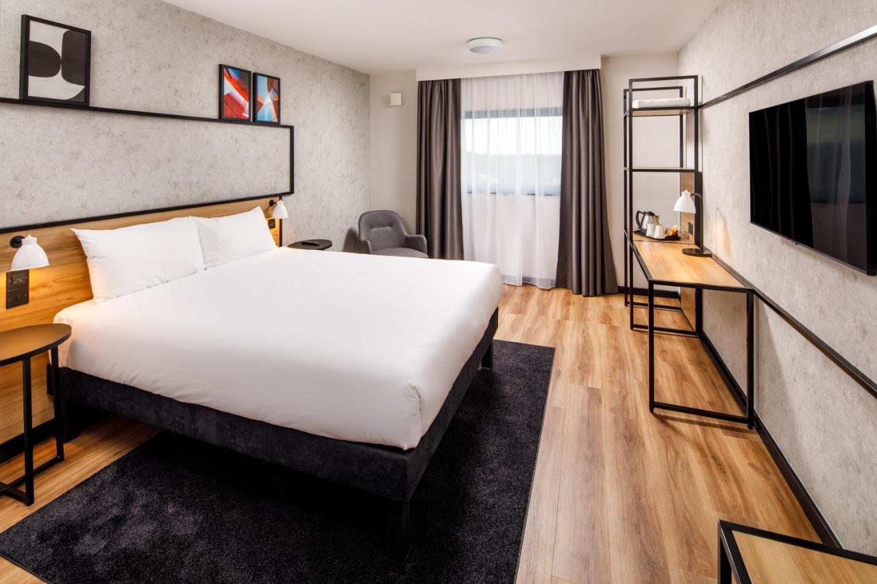 Ibis London Heathrow Terminal 5 Hotel Hillingdon Exterior photo